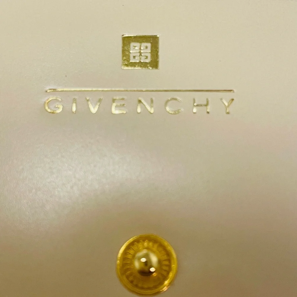 Authentic Givenchy, leather wallet
Project wallet - Picture 3 of 10
